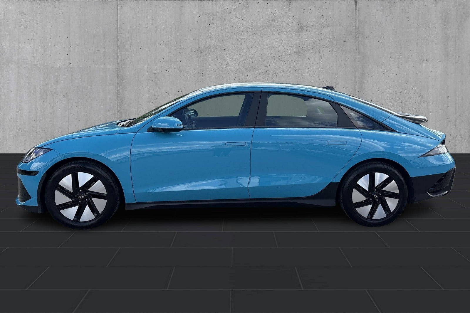 Blå Hyundai Ioniq 6 fra 2023