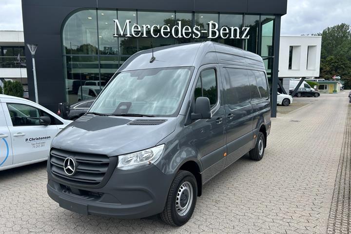 Grå Mercedes Sprinter 317 fra 2026