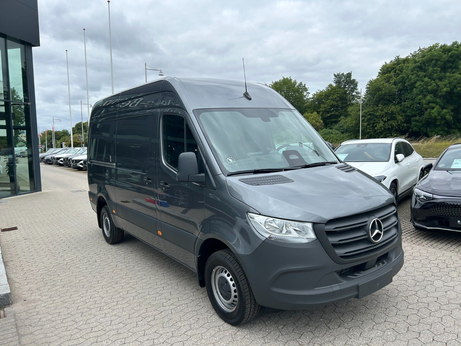 Grå Mercedes Sprinter 317 fra 2026