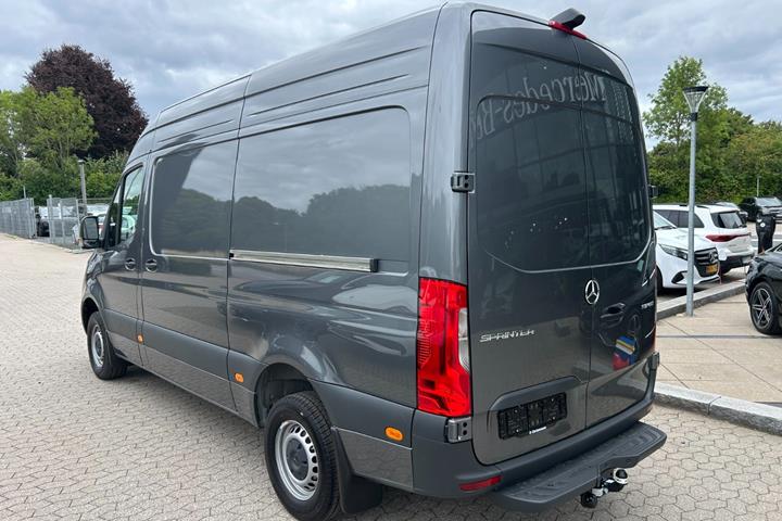 Grå Mercedes Sprinter 317 fra 2026