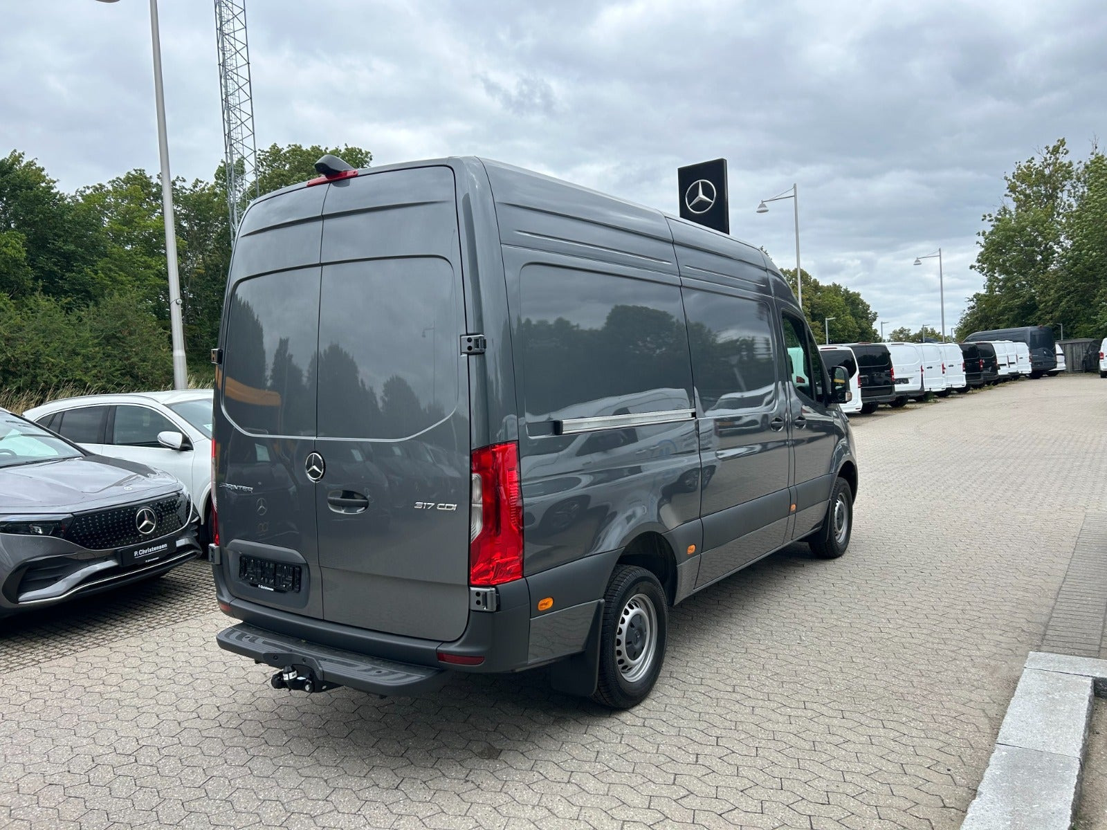 Grå Mercedes Sprinter 317 fra 2026