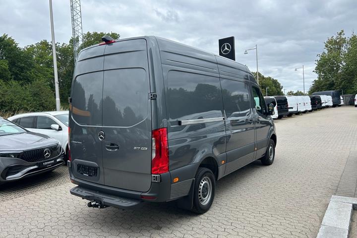 Grå Mercedes Sprinter 317 fra 2026