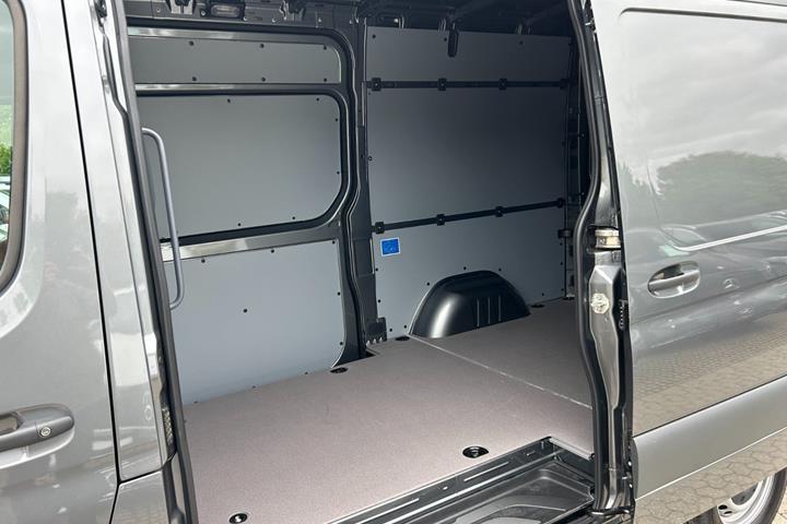 Grå Mercedes Sprinter 317 fra 2026