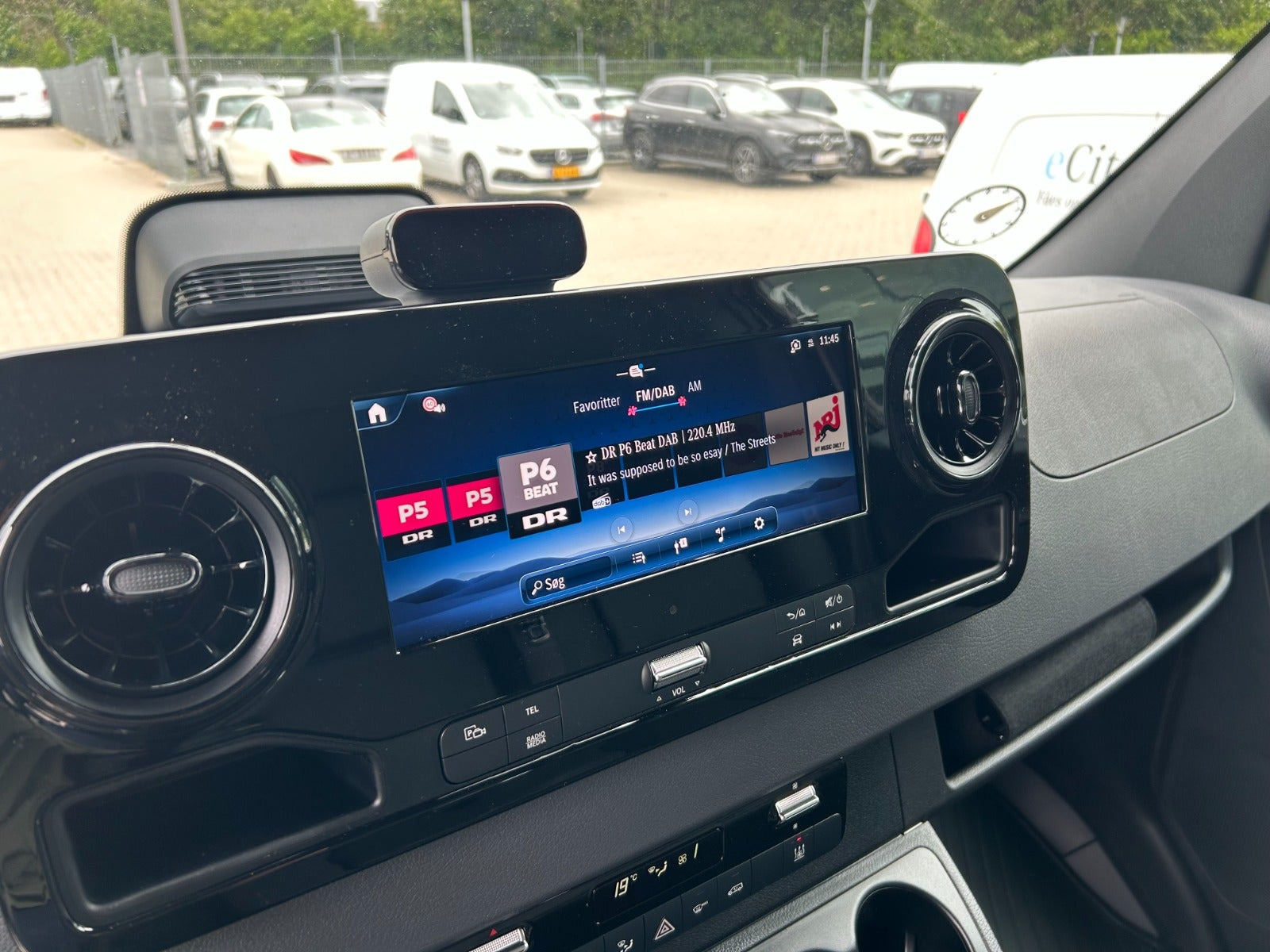 Grå Mercedes Sprinter 317 fra 2026