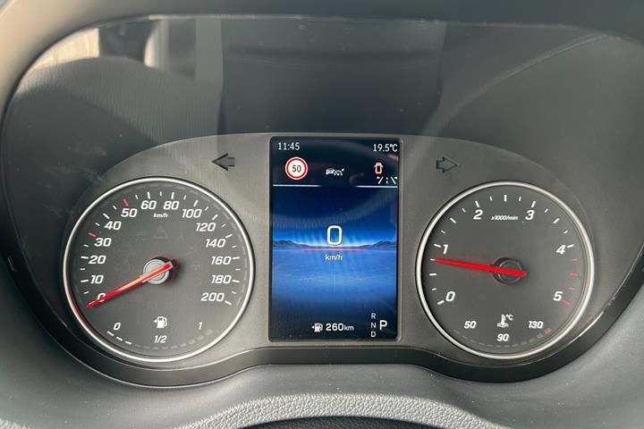Grå Mercedes Sprinter 317 fra 2026