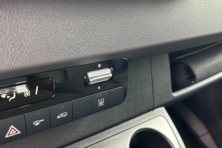 Grå Mercedes Sprinter 317 fra 2026