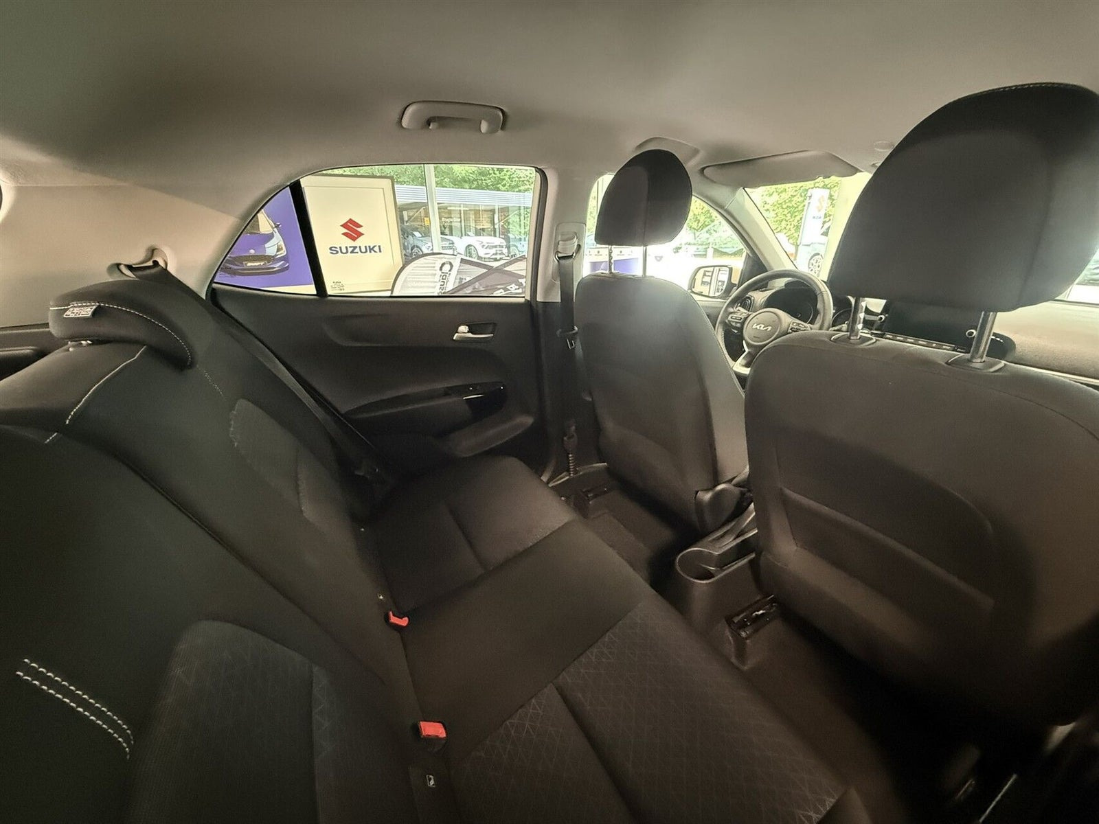 Beige Kia Picanto fra 2024