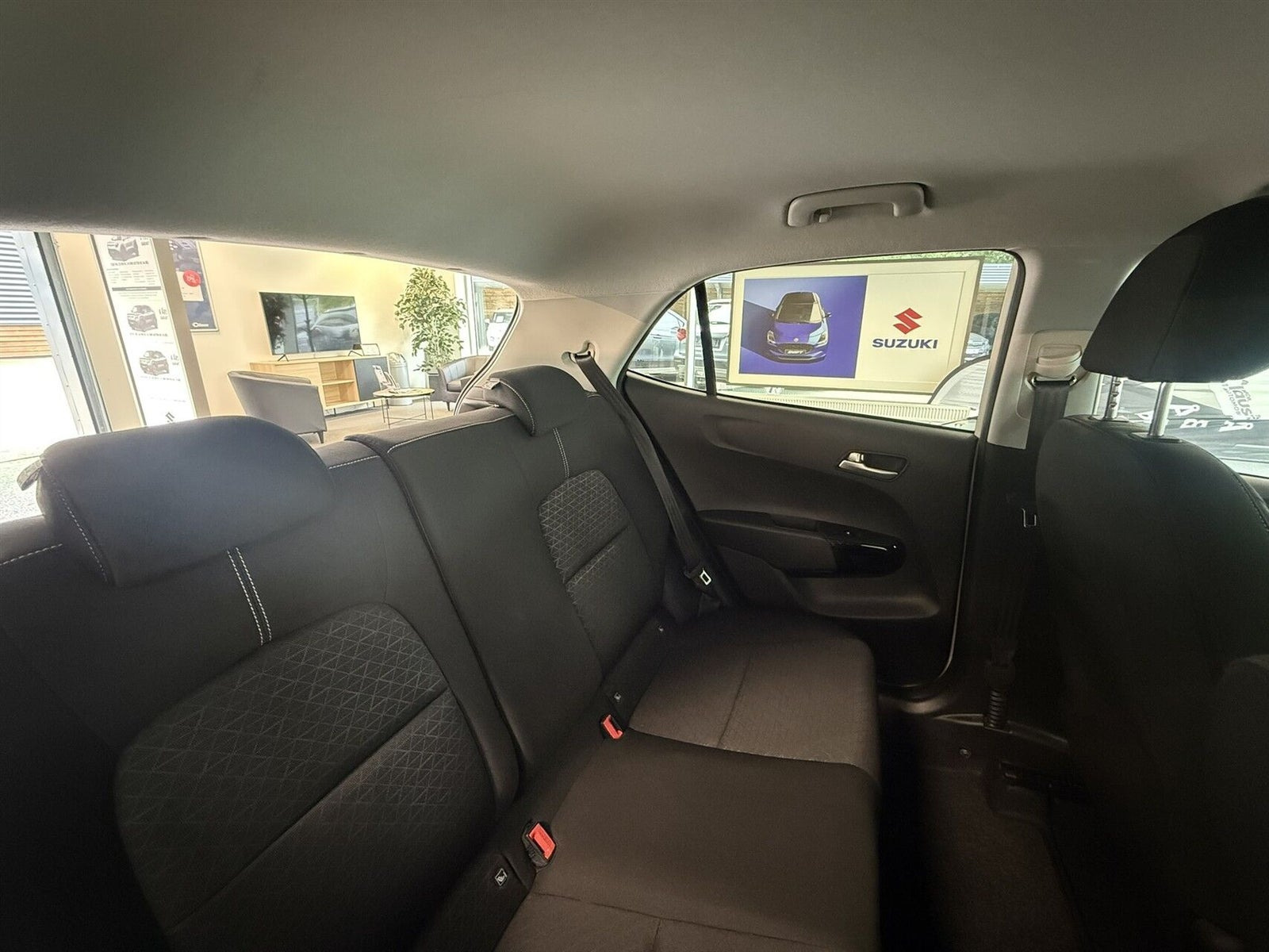 Beige Kia Picanto fra 2024
