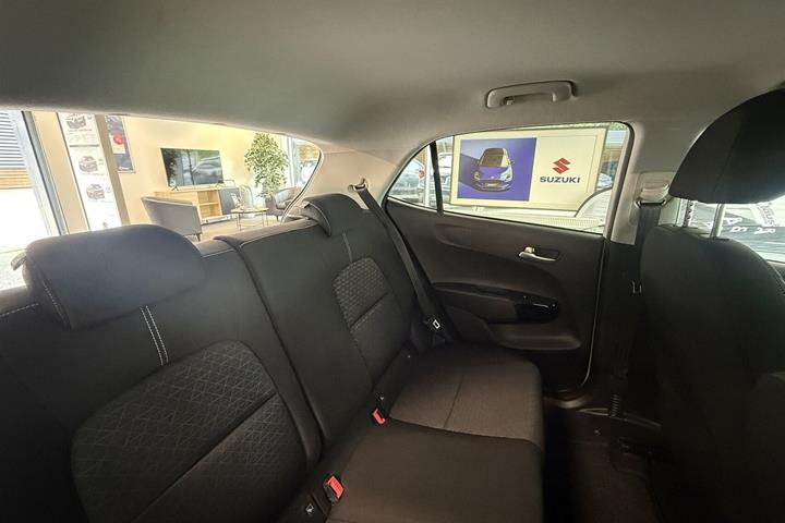 Beige Kia Picanto fra 2024