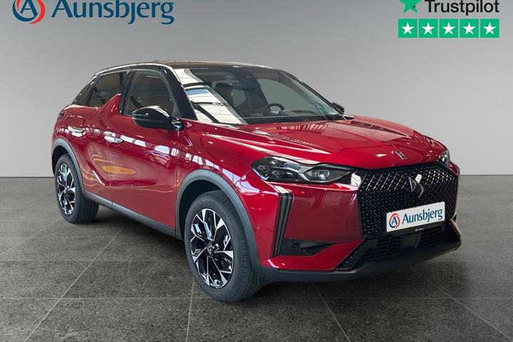 Rød DS DS 3 CrossBack fra 2024 set udefra