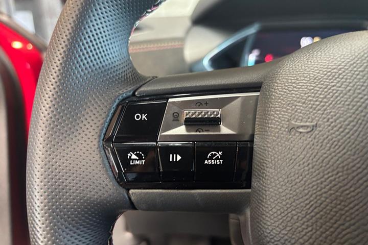 Rød DS DS 3 CrossBack fra 2024