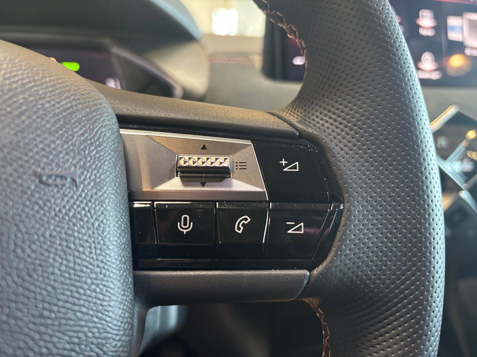 Rød DS DS 3 CrossBack fra 2024