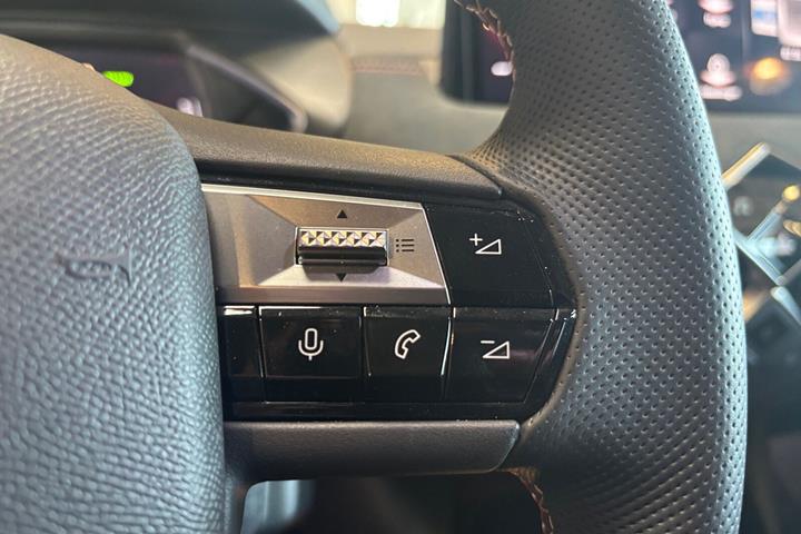 Rød DS DS 3 CrossBack fra 2024