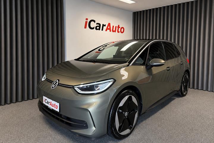 Grøn VW ID.3 fra 2023 set udefra
