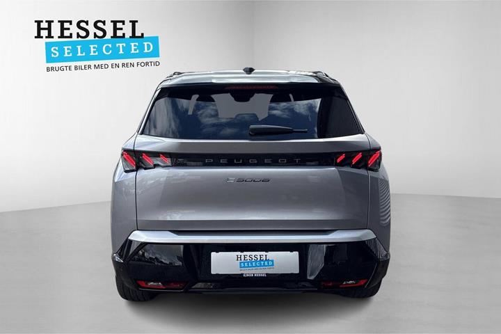 Grå Peugeot e-5008 fra 2025