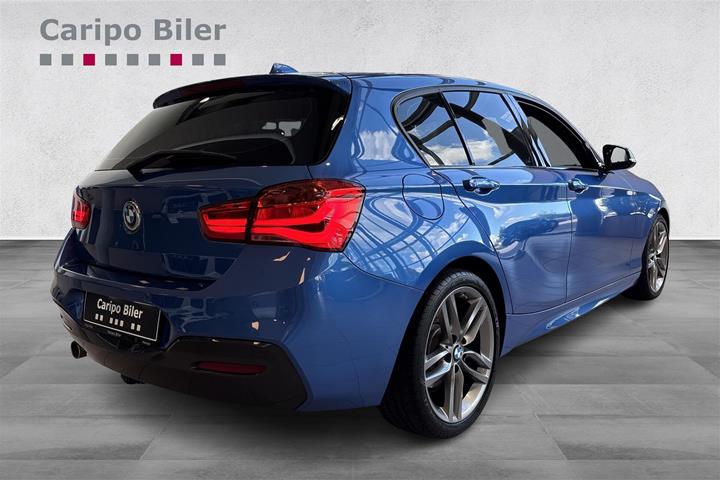 Blå BMW 118i fra 2018