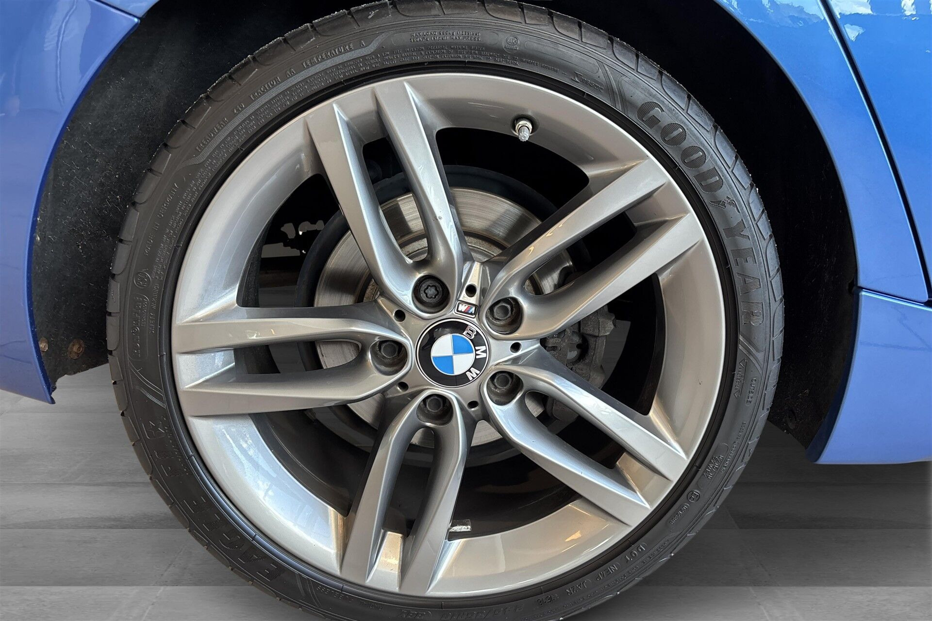 Blå BMW 118i fra 2018