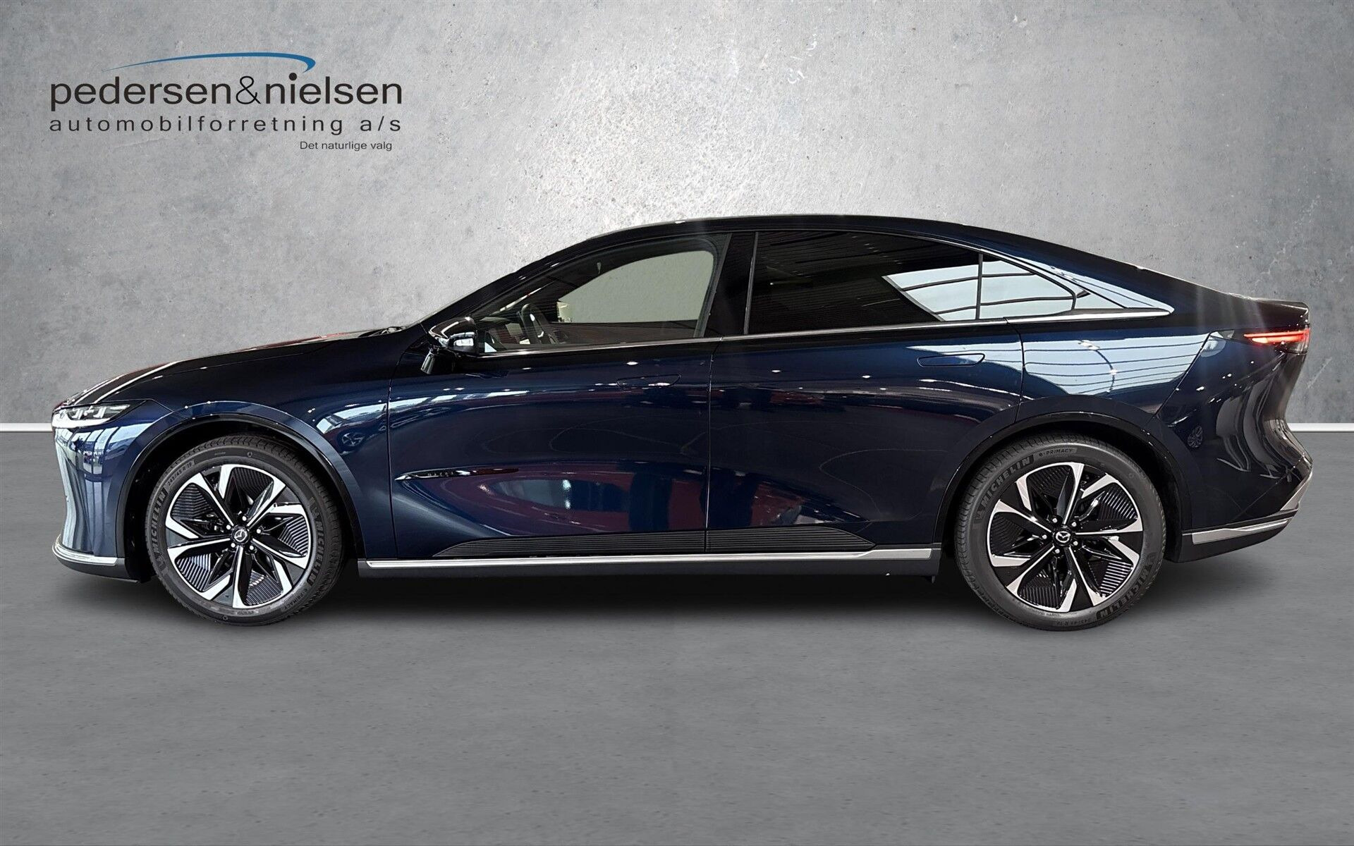 Blå Mazda 6e fra 2026