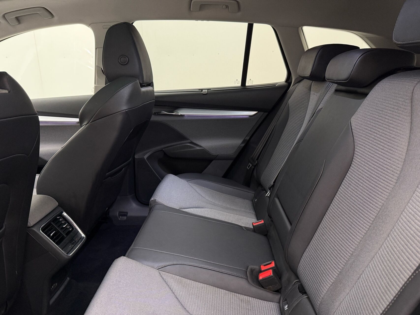 Sort Skoda Enyaq fra 2021