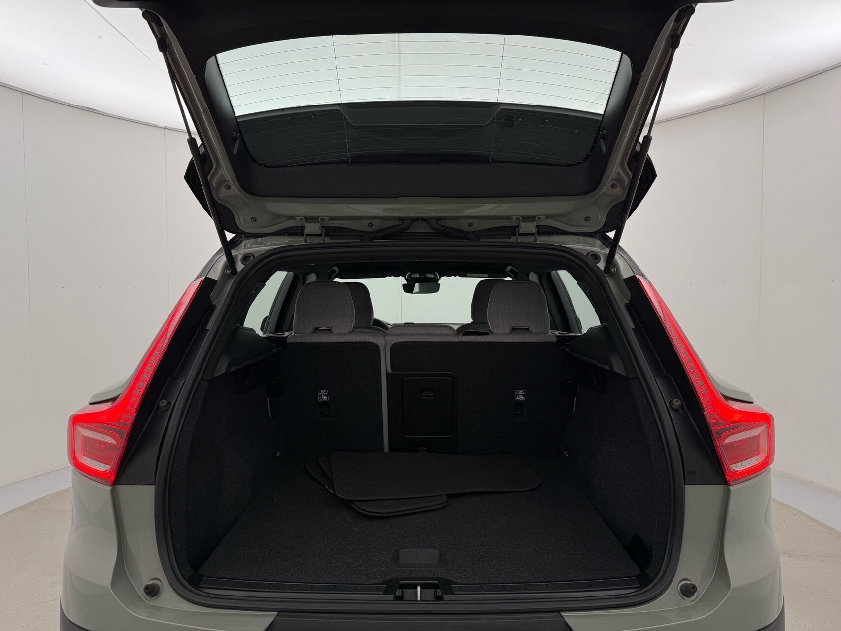 Grøn Volvo XC40 fra 2023