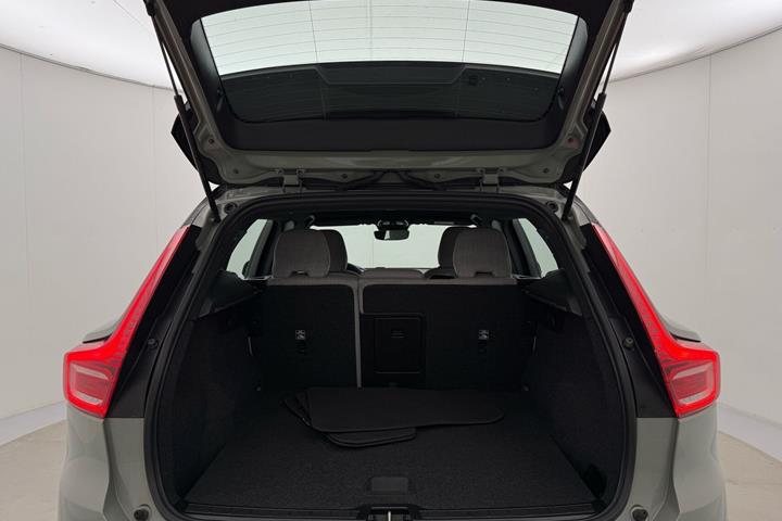 Grøn Volvo XC40 fra 2023