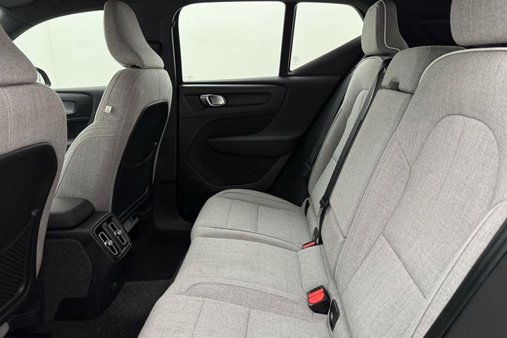 Grøn Volvo XC40 fra 2023