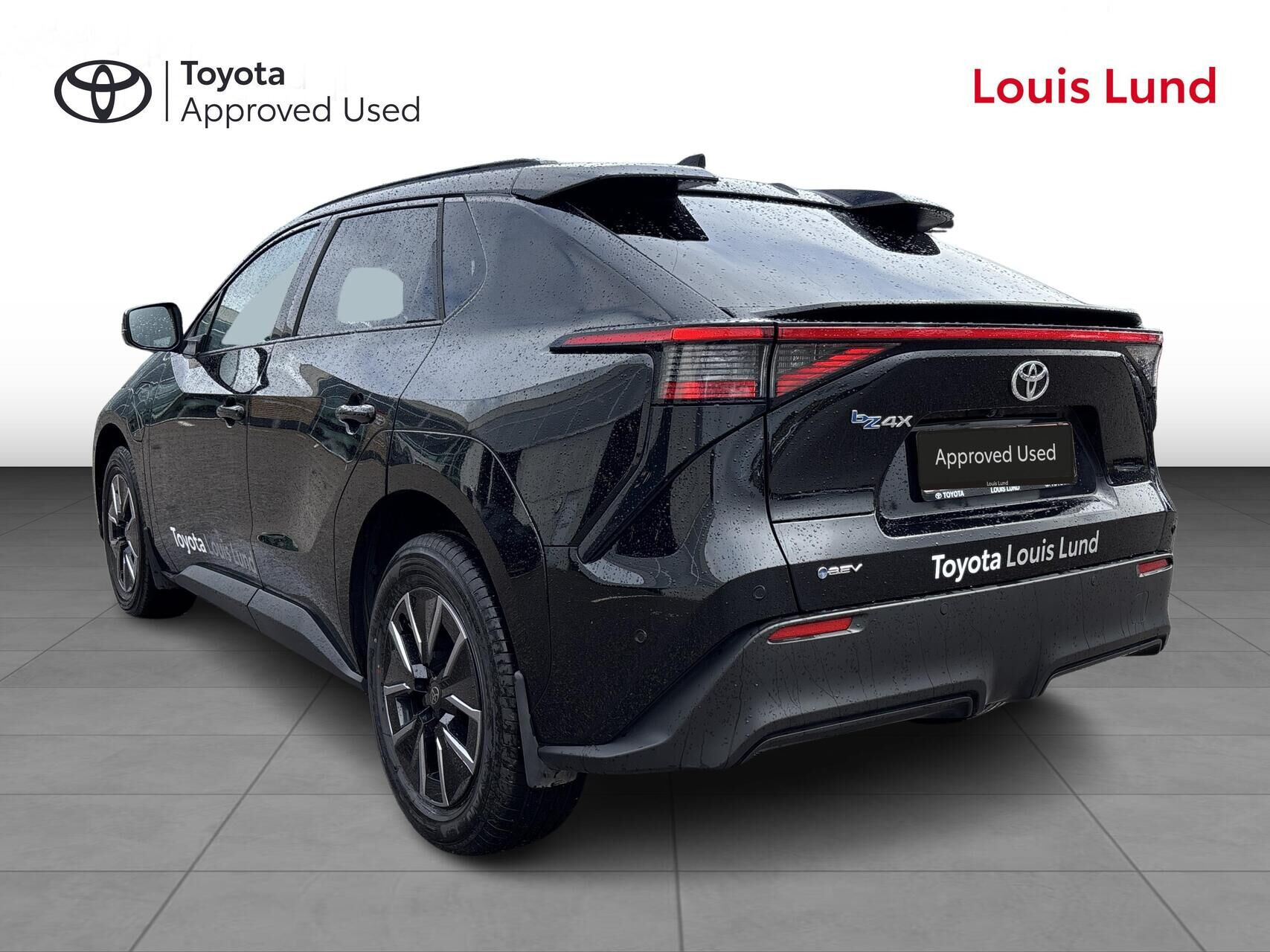 Sort Toyota BZ4X fra 2026