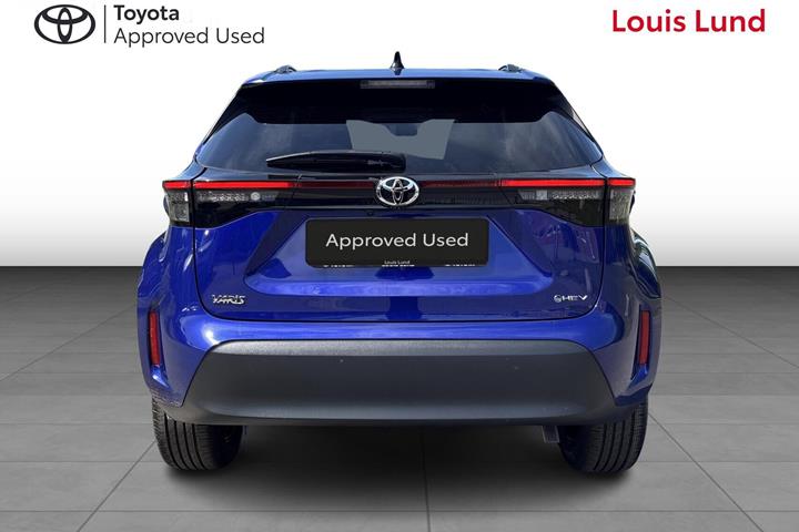 Blå Toyota Yaris Cross fra 2025