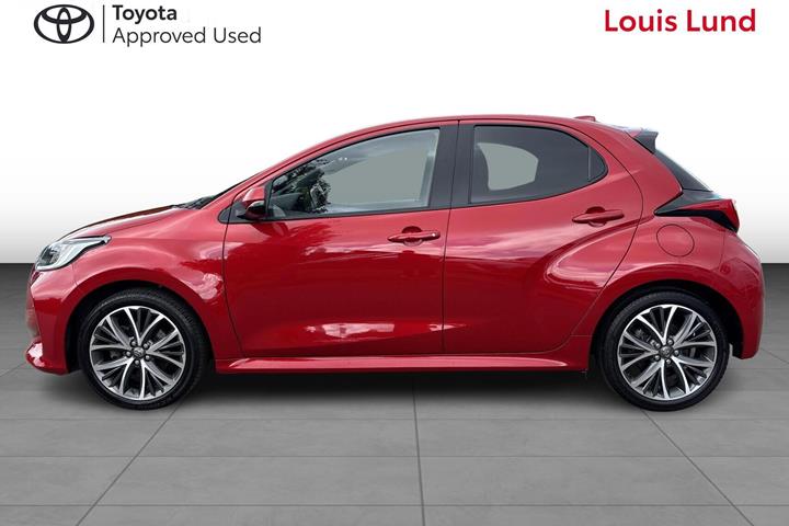 Rød Toyota Yaris fra 2024
