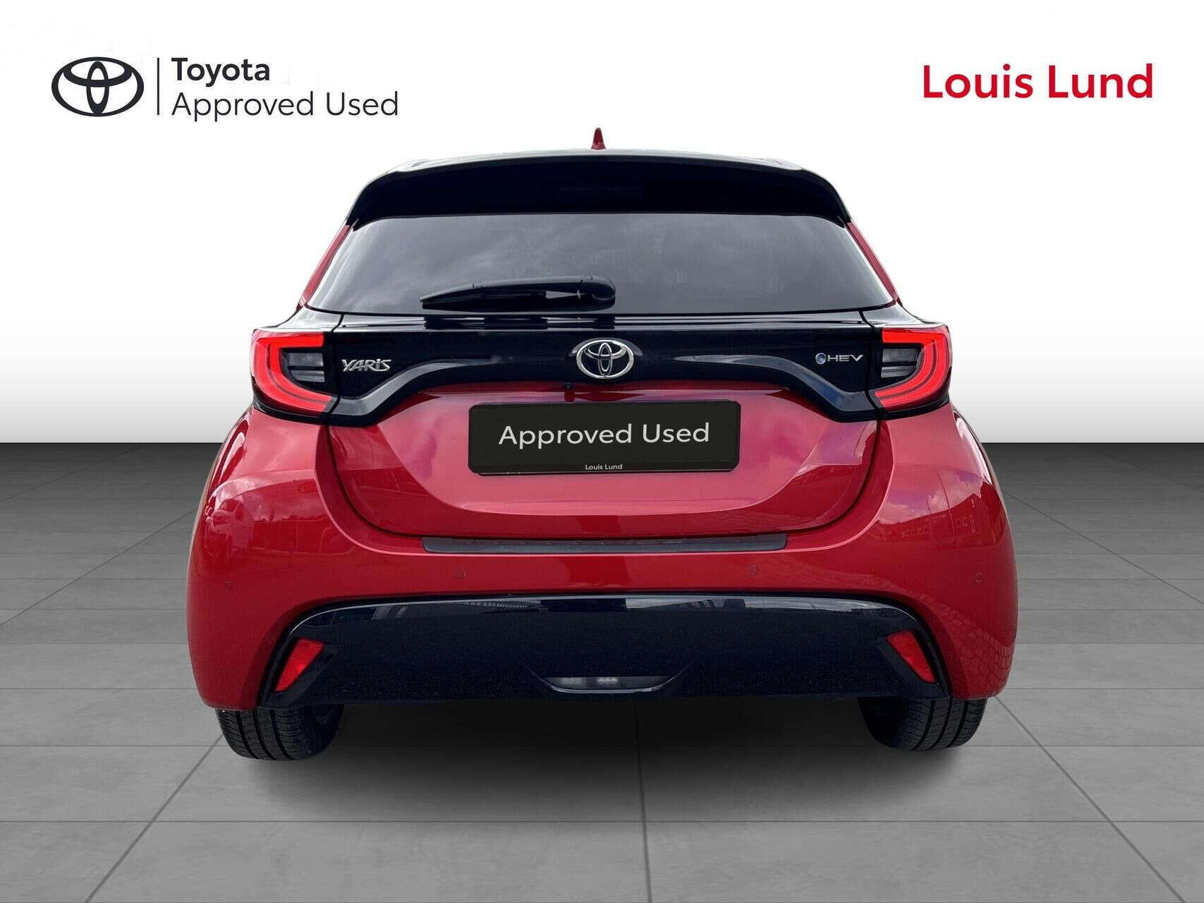Rød Toyota Yaris fra 2024