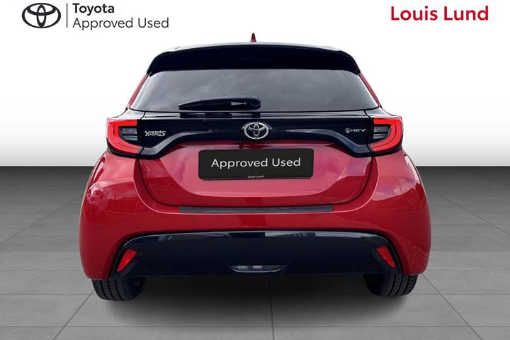 Rød Toyota Yaris fra 2024