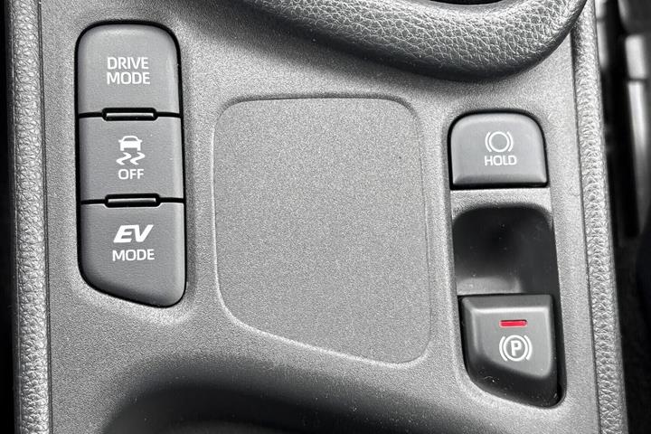 Rød Toyota Yaris fra 2024