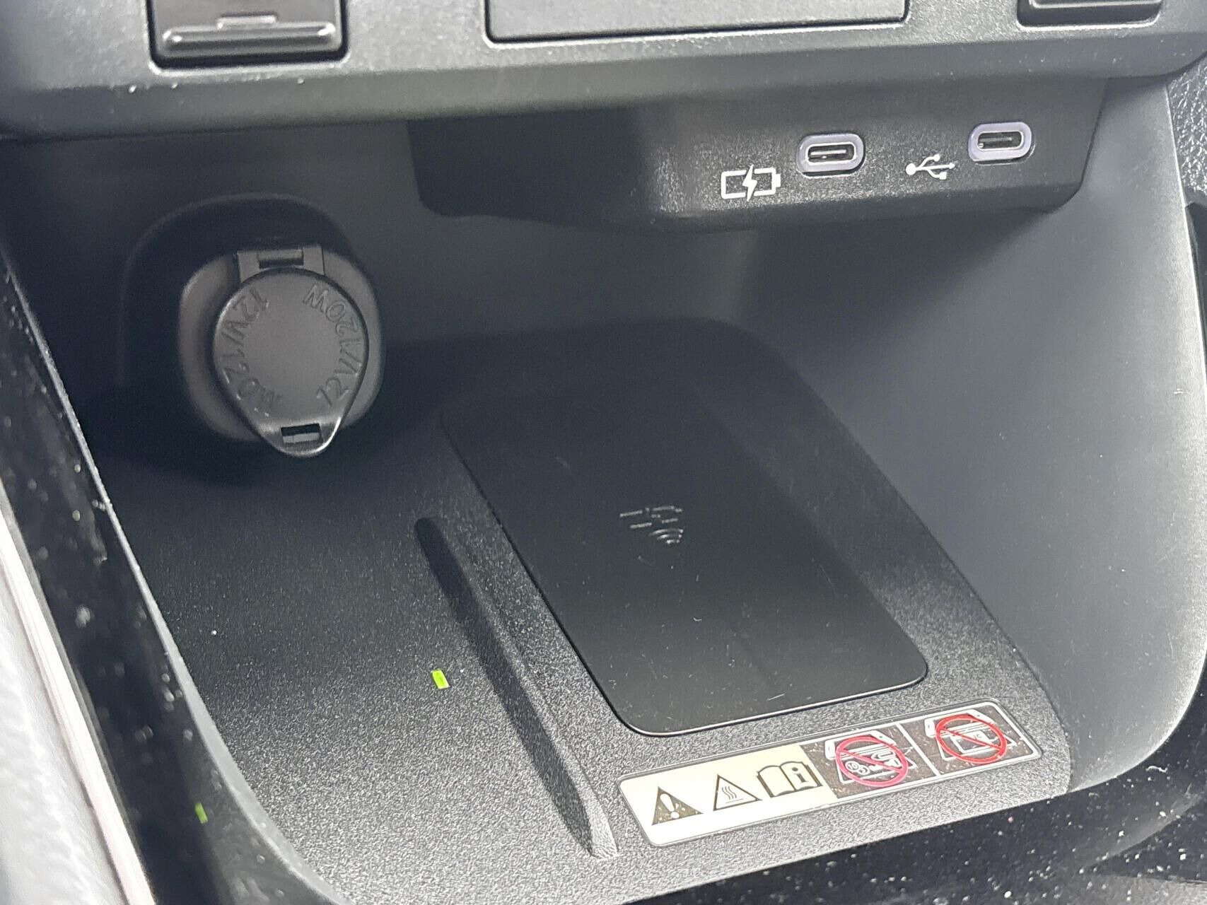 Rød Toyota Yaris fra 2024