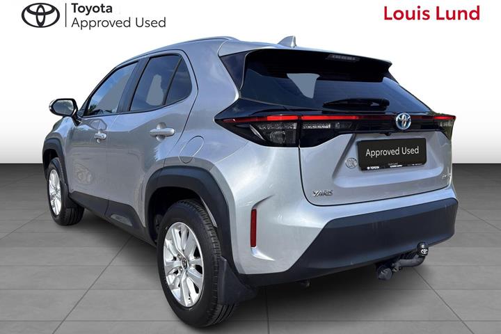 Sølv Toyota Yaris Cross fra 2022