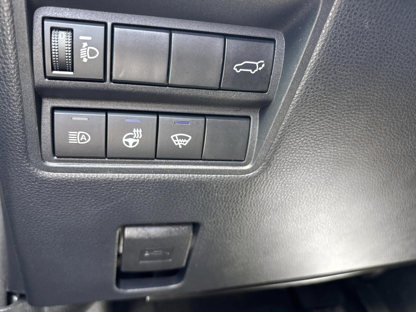 Sølv Toyota Yaris Cross fra 2022