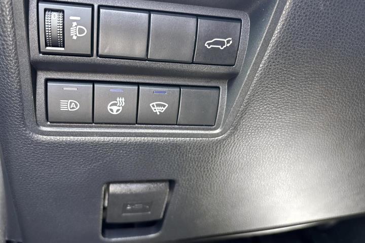Sølv Toyota Yaris Cross fra 2022