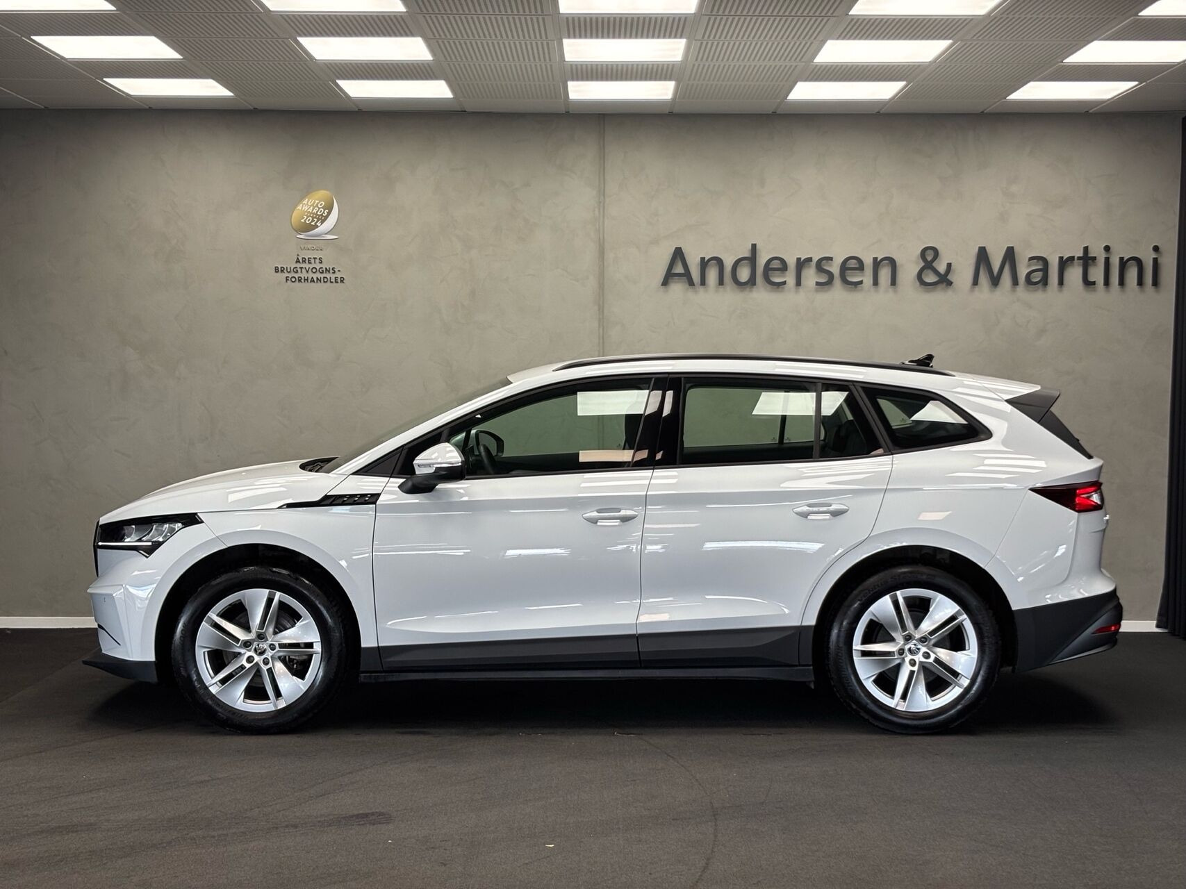 Hvid Skoda Enyaq fra 2023