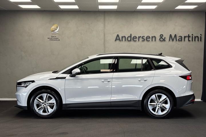 Hvid Skoda Enyaq fra 2023