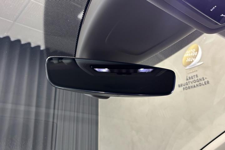 Hvid Skoda Enyaq fra 2023