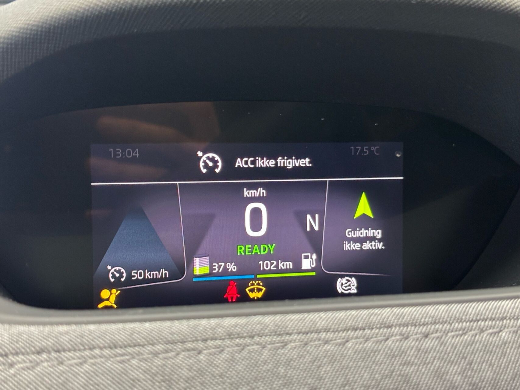 Hvid Skoda Enyaq fra 2023