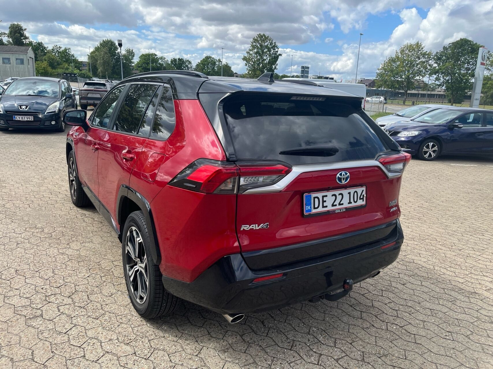 Rød Toyota RAV4 Plug-in fra 2021