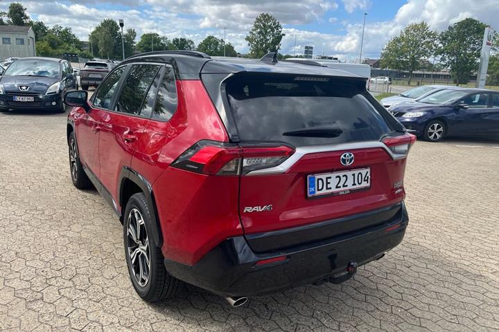 Rød Toyota RAV4 Plug-in fra 2021