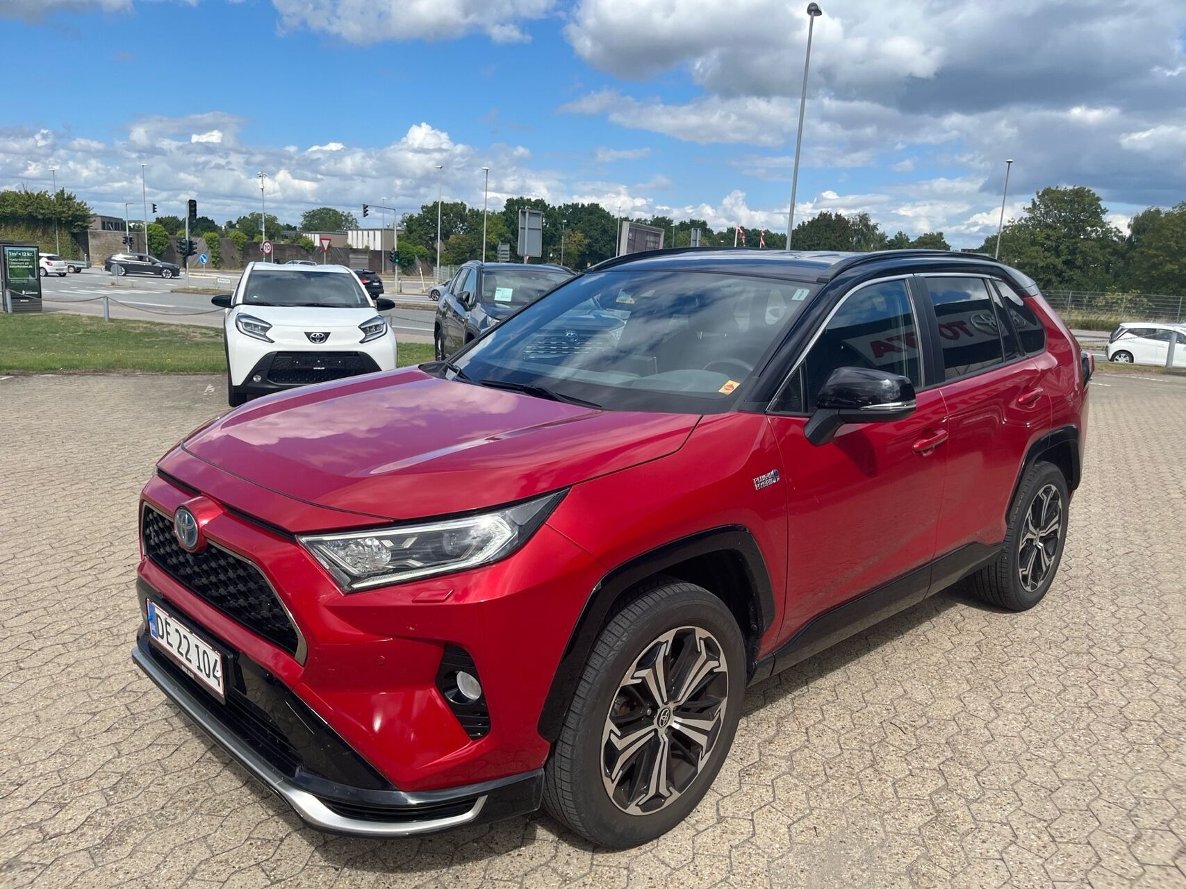 Rød Toyota RAV4 Plug-in fra 2021