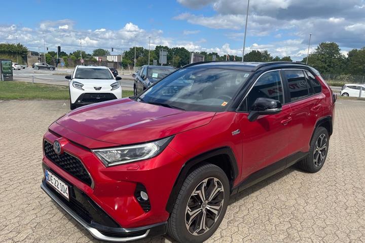Rød Toyota RAV4 Plug-in fra 2021