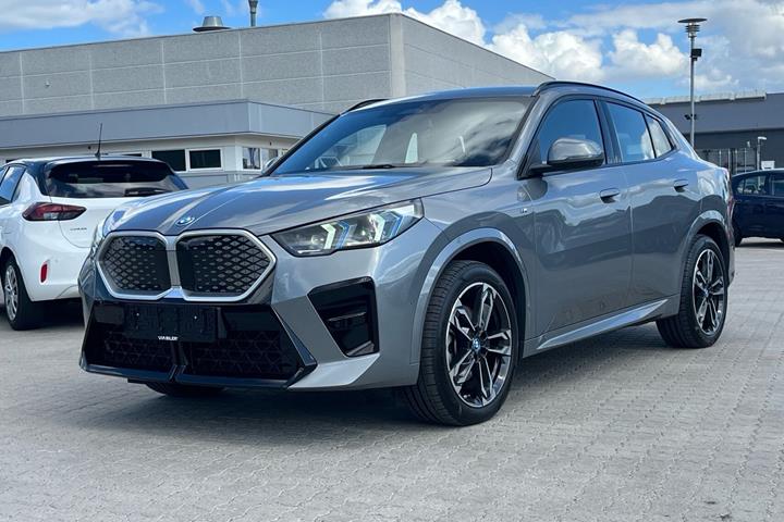Grå BMW iX2 fra 2025