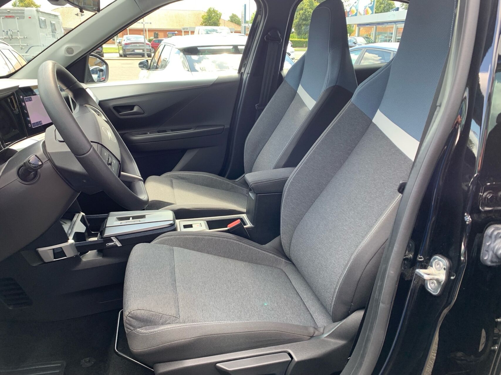 Sort Opel Frontera fra 2025
