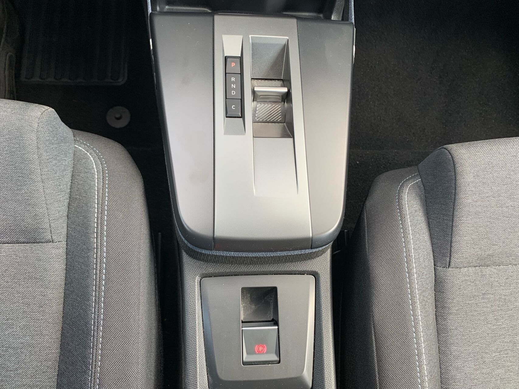 Sort Opel Frontera fra 2025
