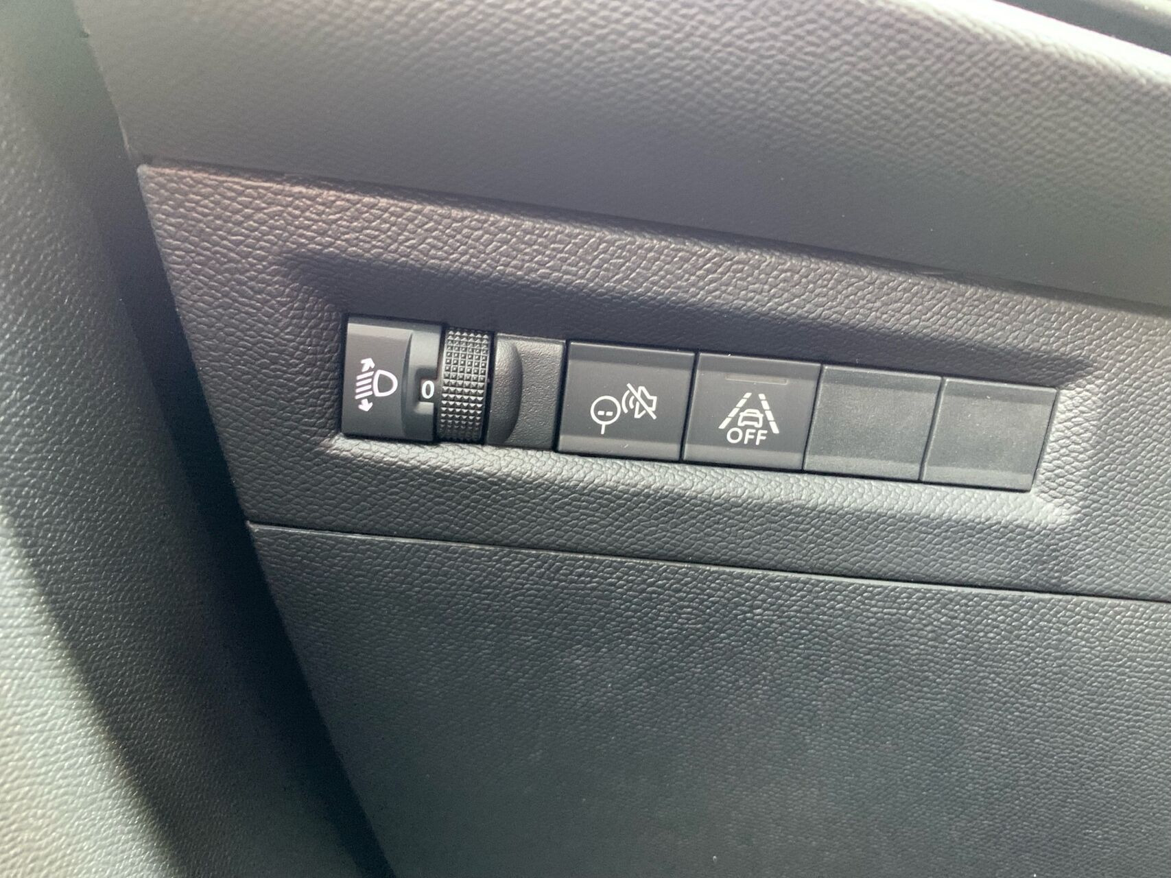 Sort Opel Frontera fra 2025