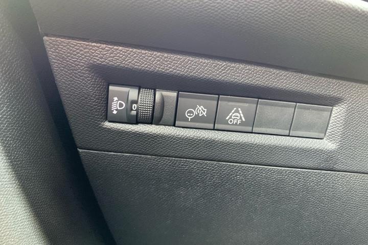 Sort Opel Frontera fra 2025