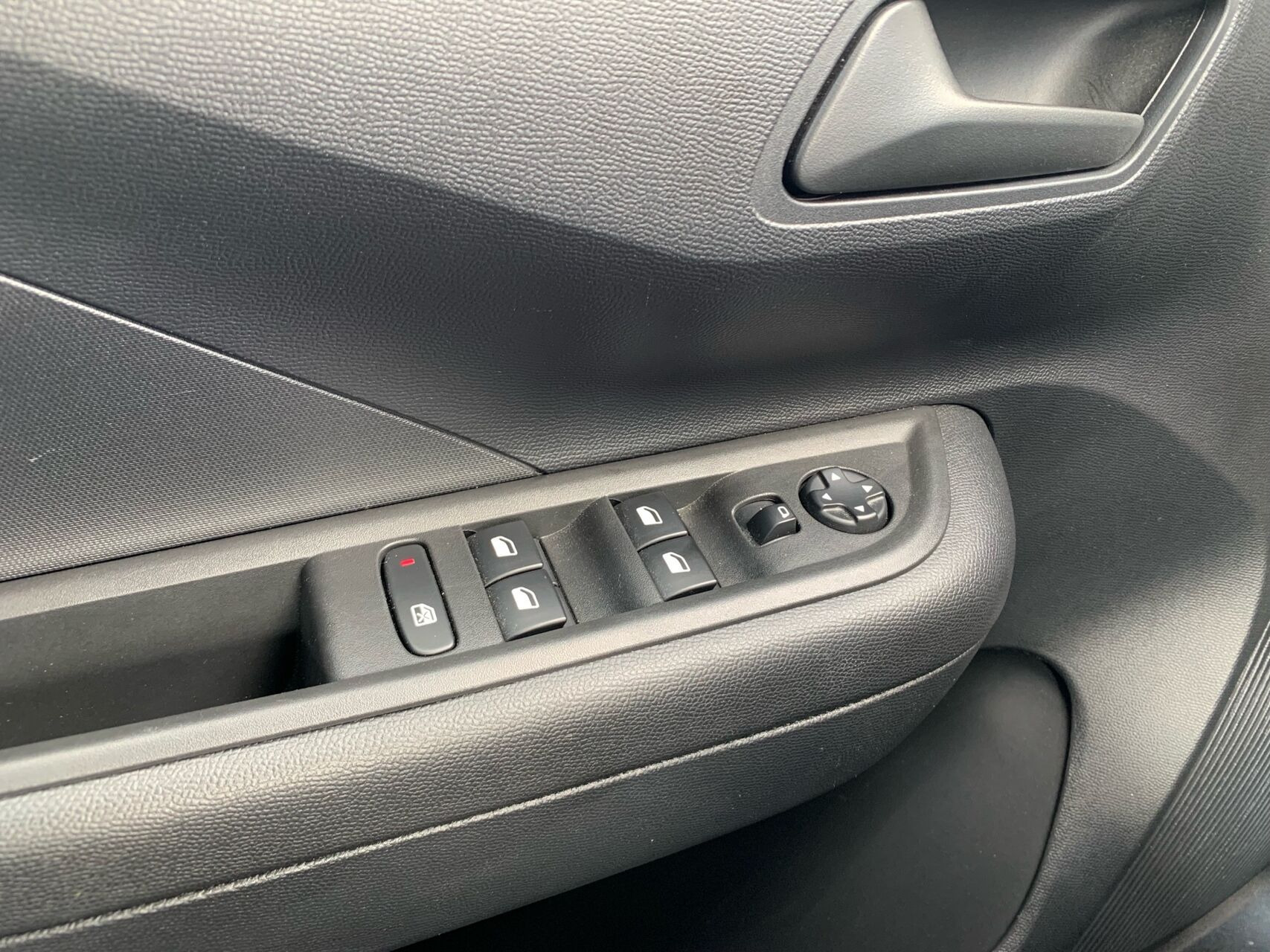 Sort Opel Frontera fra 2025